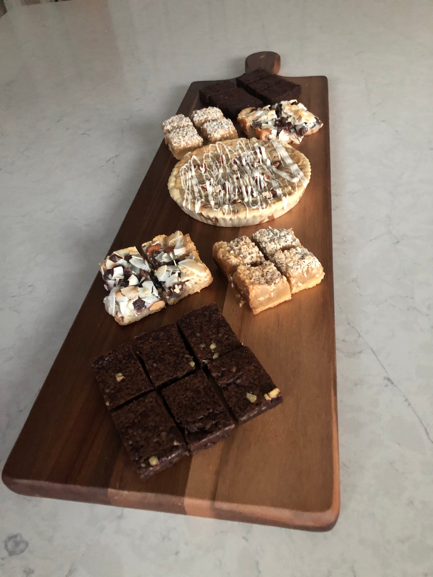 Five bar dessert board with 4" tart